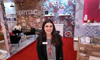 Amanda Lowe from Drytac demonstrates Polar Grip Air adhesive material at FESPA Berlin 2025