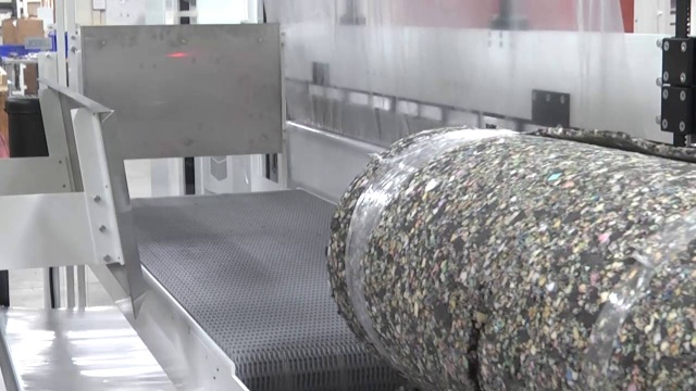 SV326 - Roll Wrapper with Shrink Tunnel Wrapping Carpet Cushioning (45541)