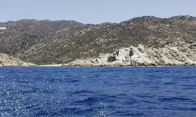 nice boat , nice day 