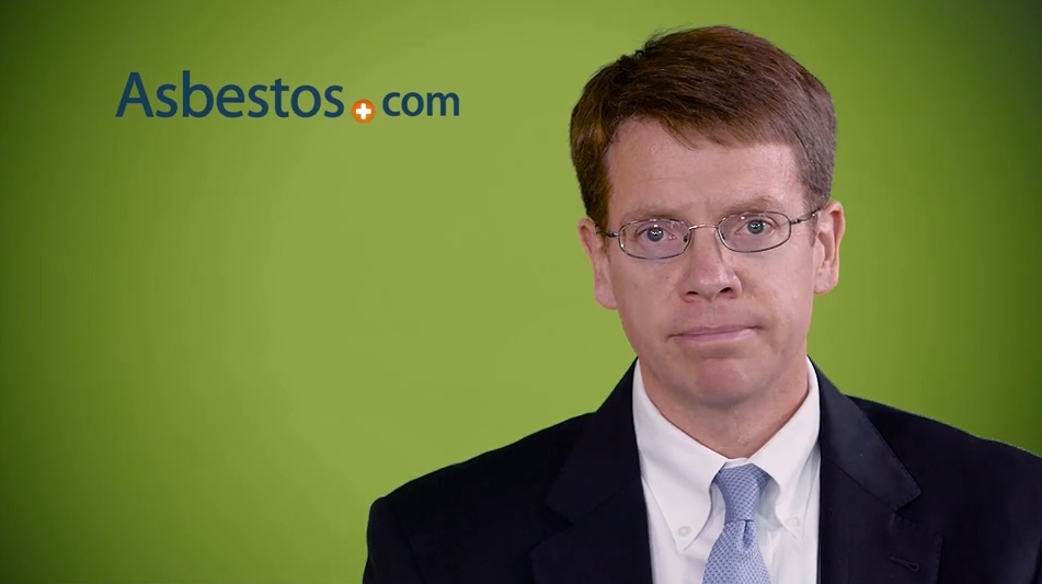 How does peritoneal mesothelioma differentiate from pleural mesothelioma?