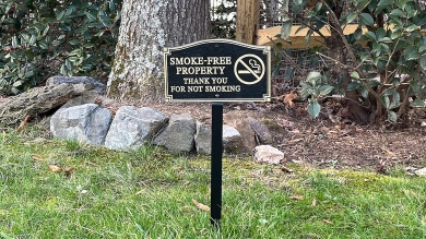 Smoke Free Property Statement Lawn Plaque