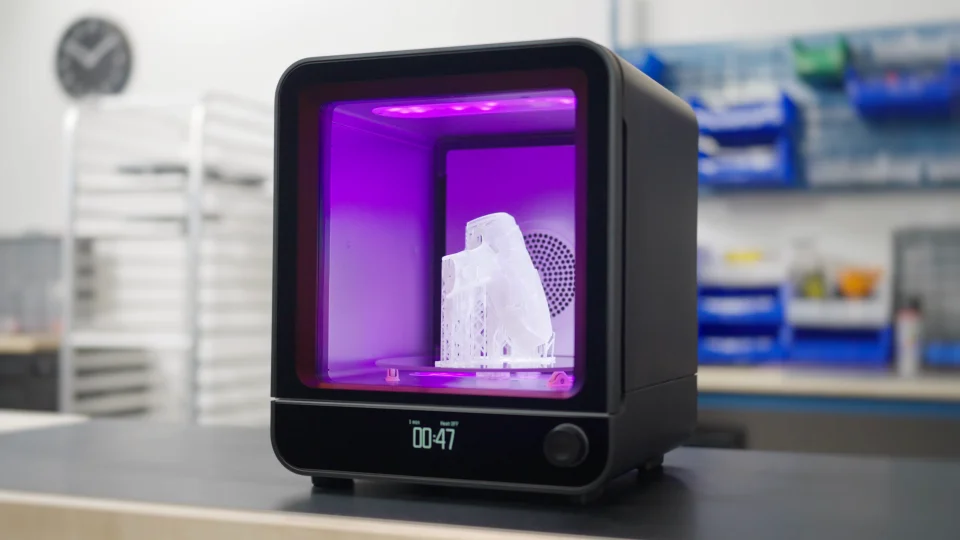 3Dプリントしたパーツを二次硬化させる方法 | Formlabs