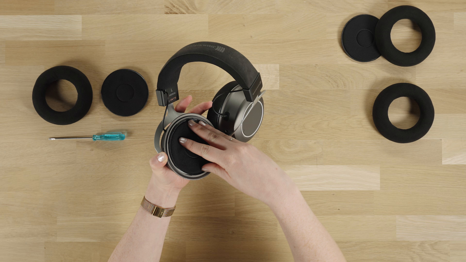 Replacing ear pads on the T1 (3rd gen.), Amiron wireless and MMX