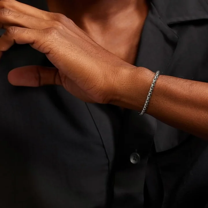 Riley 7.5 in. Rounded Box Chain Bracelet (3.95mm) in Silver