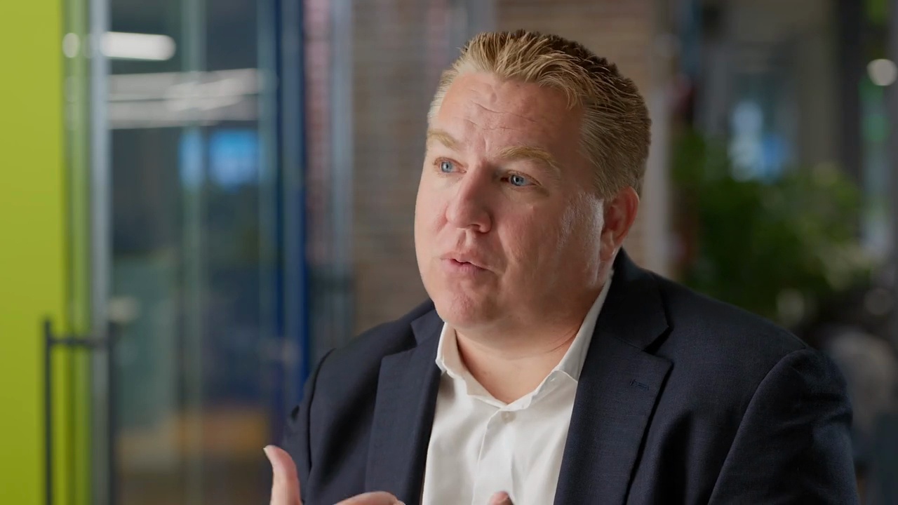 Which brands are named in hip replacement lawsuits?