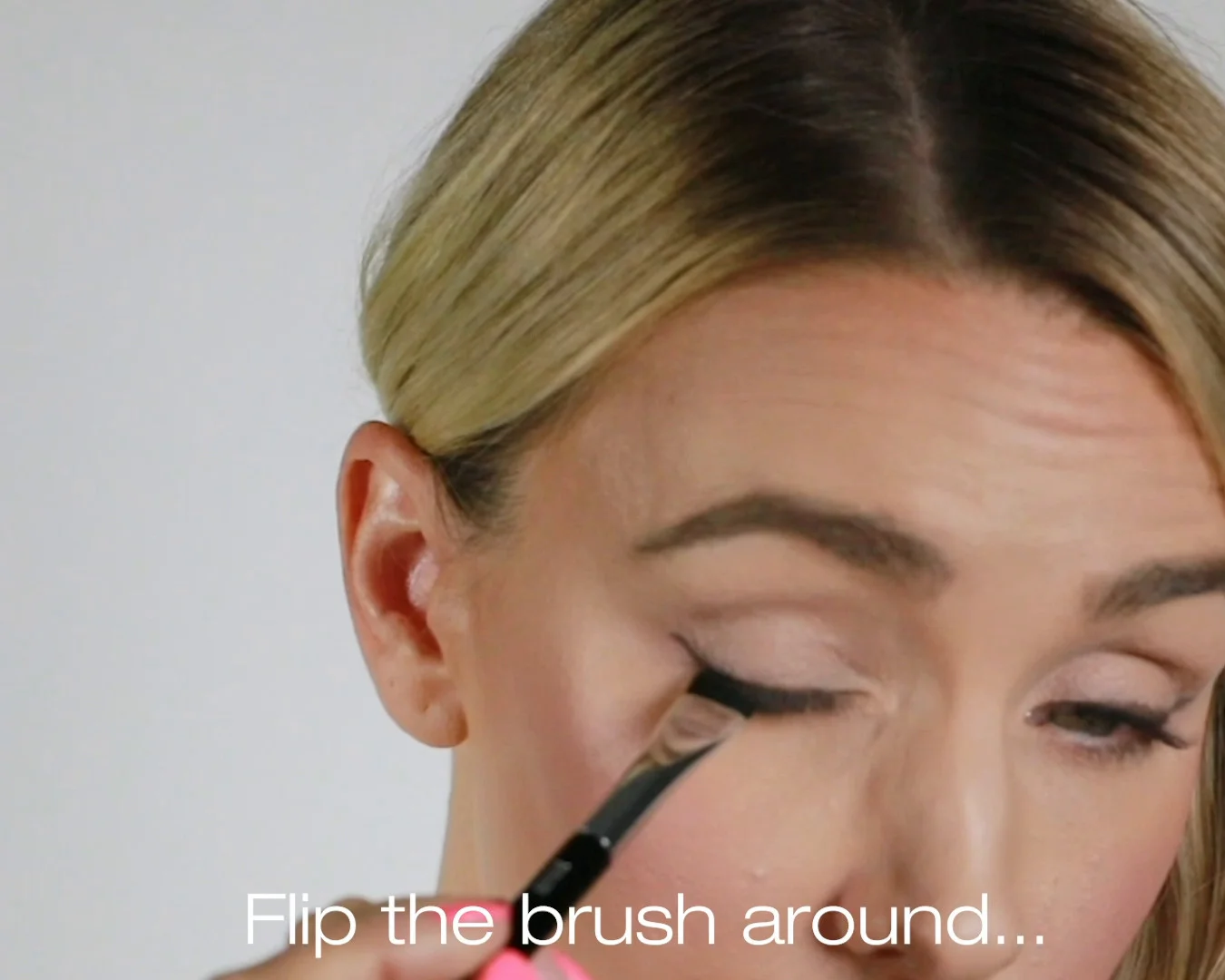 Get this instant eye liner look with the Arc Brush