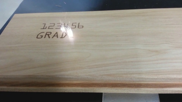 Gravure sur bois - Gravure laser sur bois - CARTOFLEX