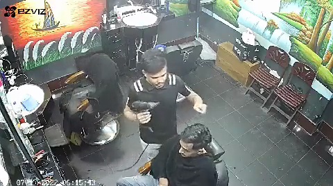 Vídeo: Secador de cabelo explode e cliente fica em chamas - RIC Mais