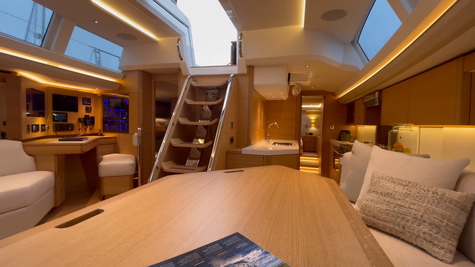 595-09 Interior Film