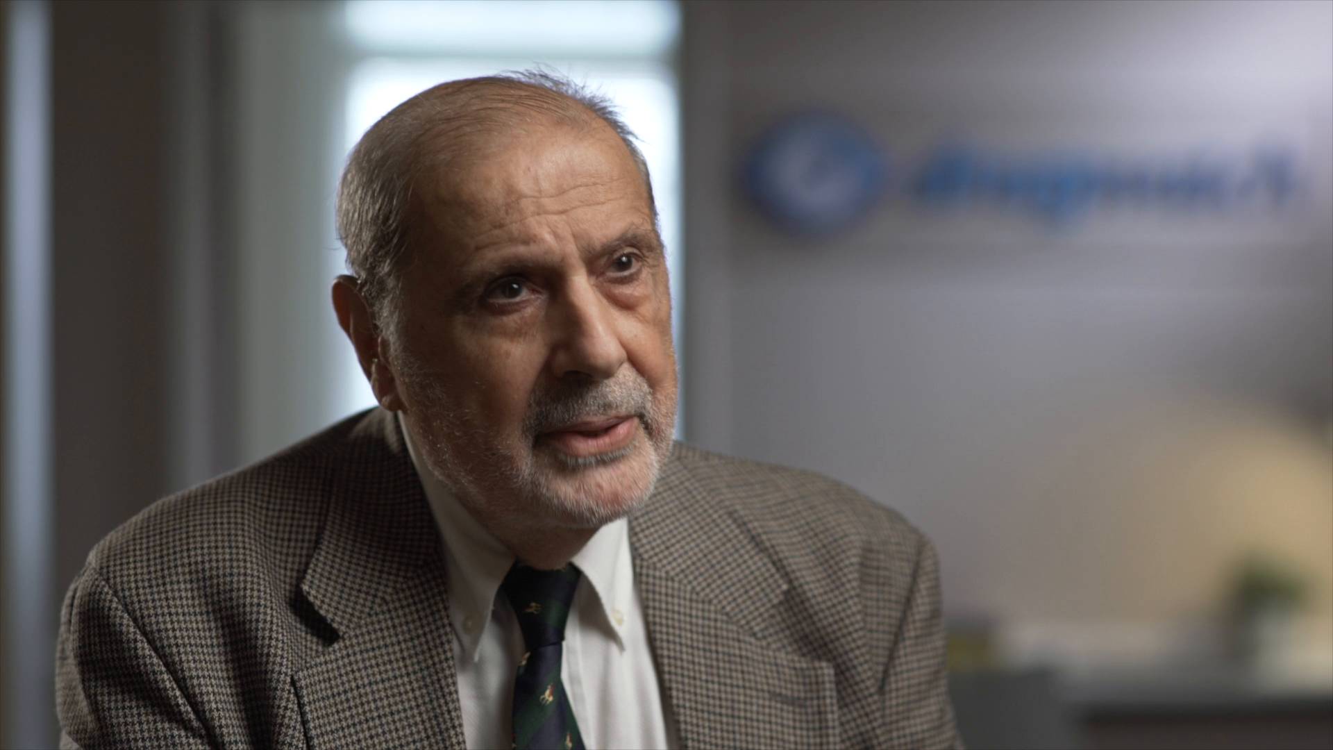 How can a patient tell if his or her hernia mesh has failed?