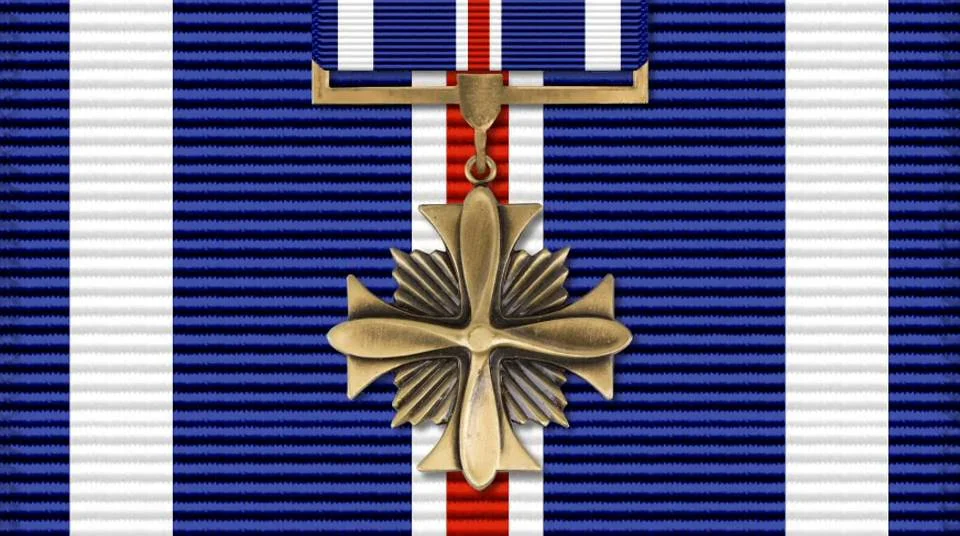 米軍殊勲飛行十字章　Distinguished Flying Cross Distinguished Flying Cross (United States) - Wikipedia
