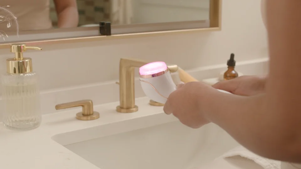 REVIVE LIGHT THERAPY Lux Sonique LED Sonic Cleansing Device