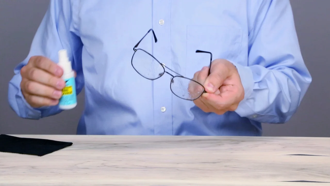 Keeping Your Eyeglasses Clean [Tips]