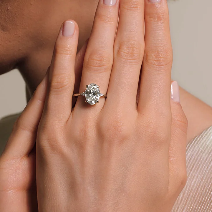 18K White Gold Aria Three Stone Diamond Ring (1/10 ct. tw.)