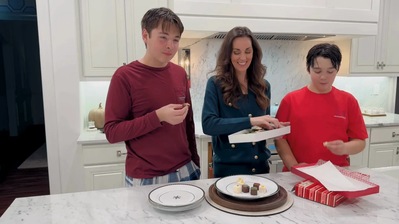 Christmas Petits Fours | Swiss Colony