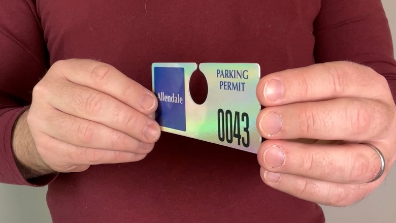 Holographic Tough Tags