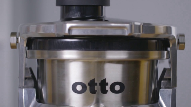 otto™ the Juice Extractor