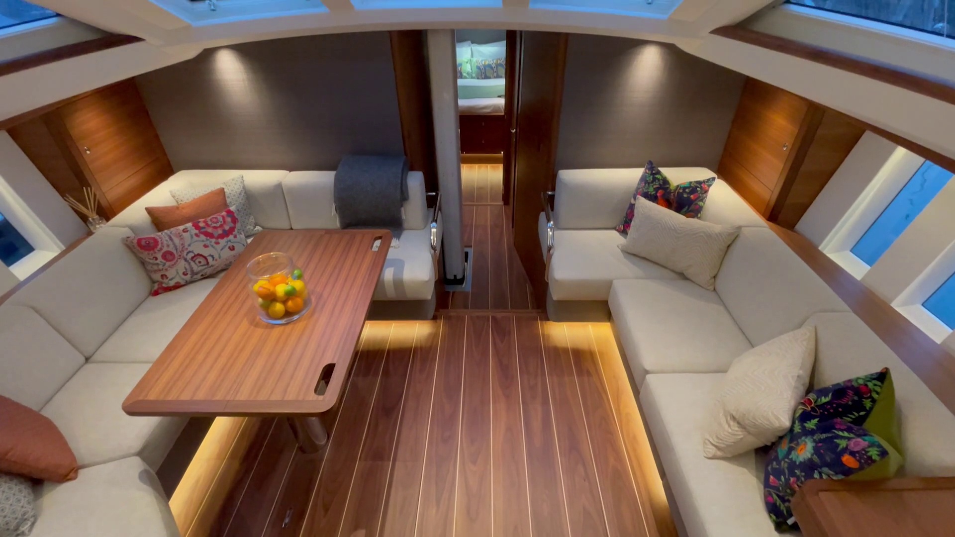 595-09 Interior Film