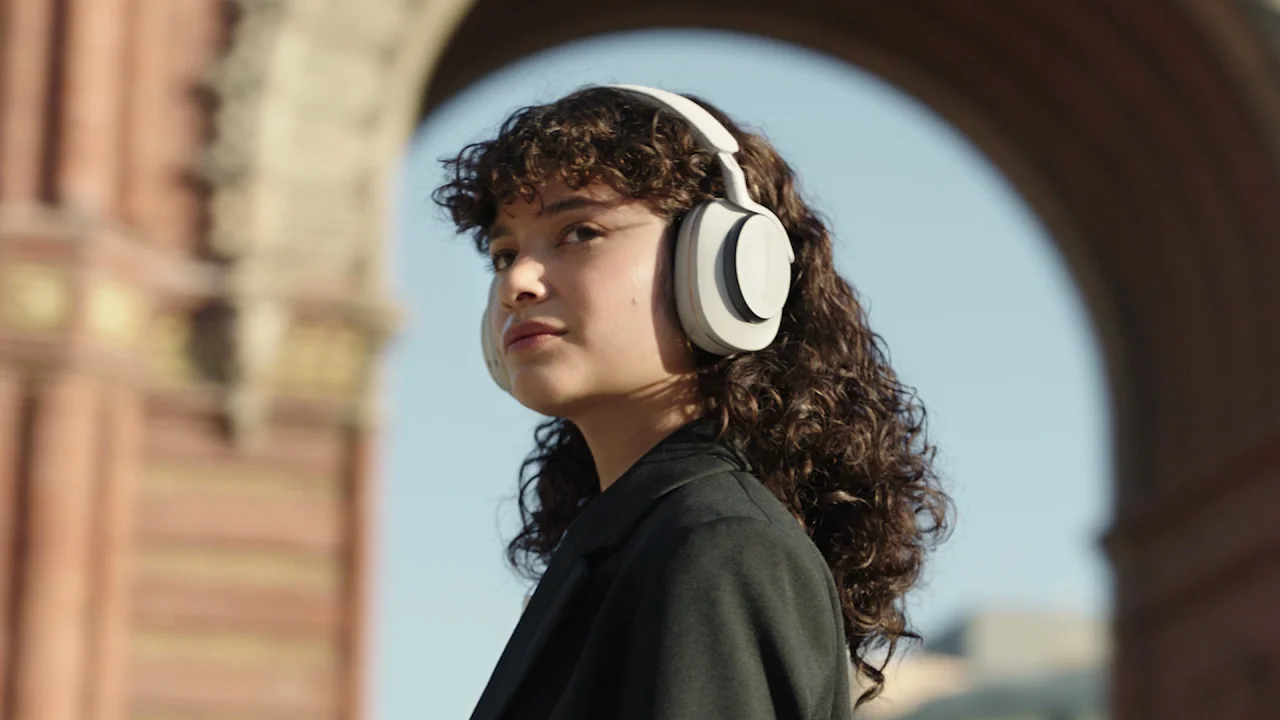 Bowers & Wilkins Introduces Px7 S2e Wireless Headphones