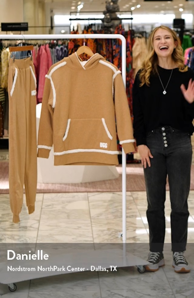トップス UGG JOANNEBONDEDFLEECEHOODIE 1132553-CHE_1.png?_s=RAABAB0