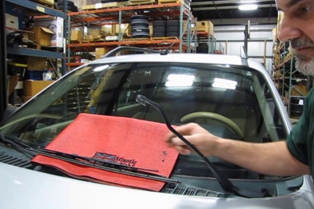 How To Change Wipers On A Freelander