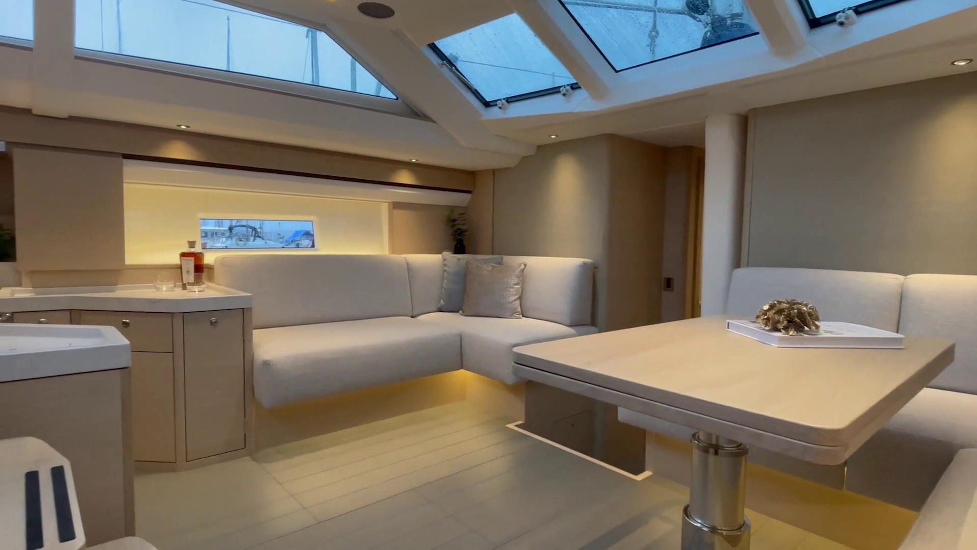 595-09 Interior Film