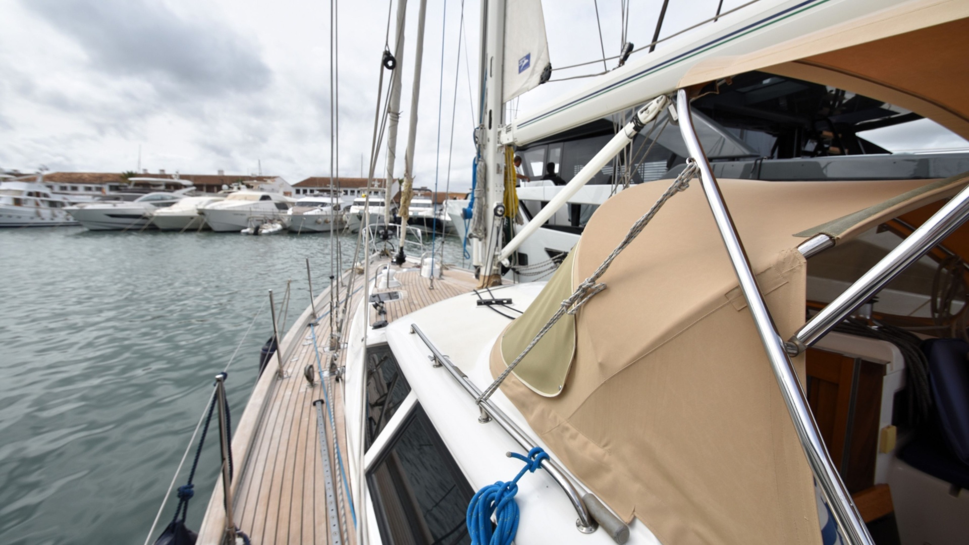 53-37 Osprey_Walk through