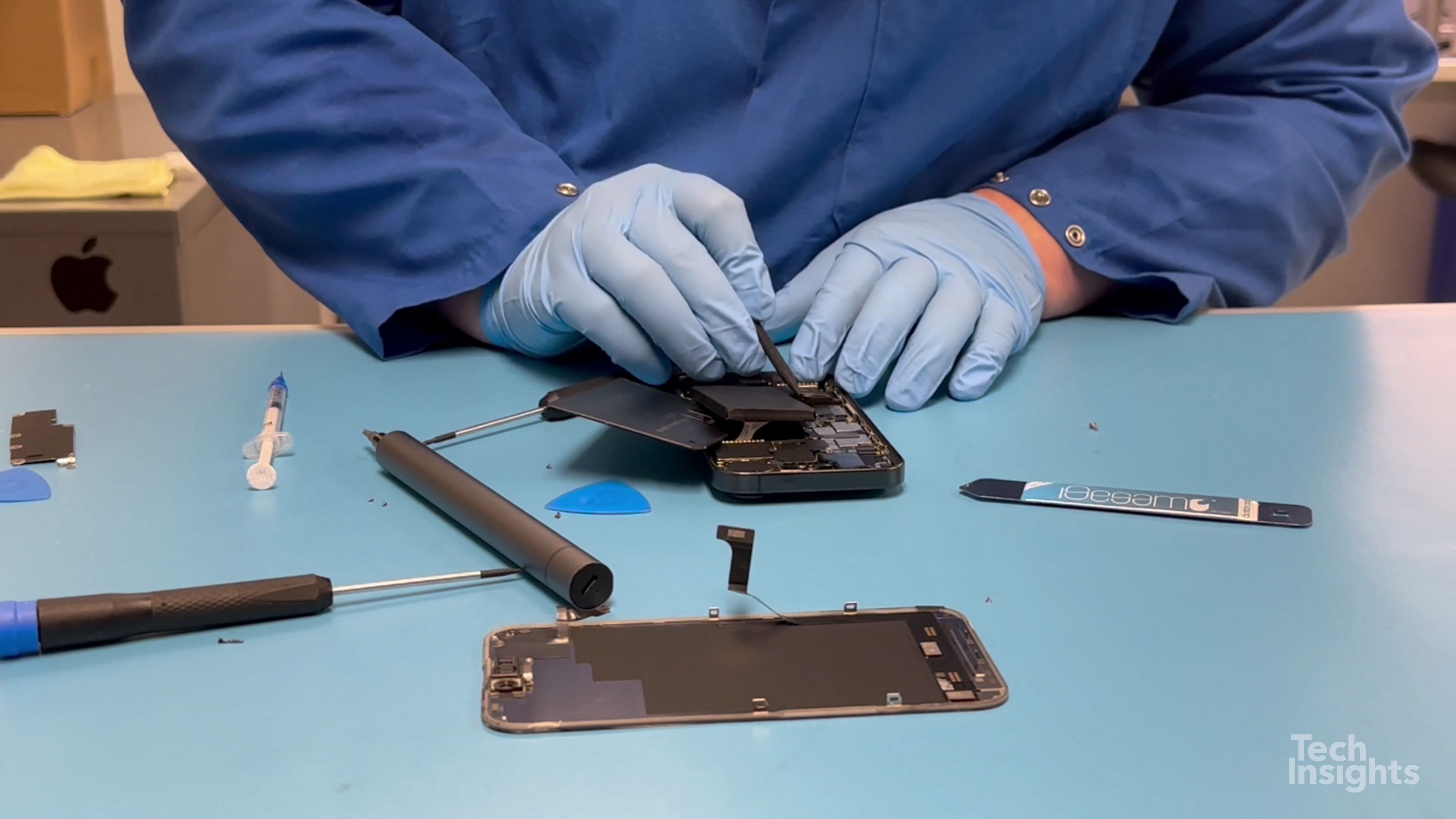 おまけ付2024年製 iPhone15 Pro ホワイト 残98% 使用8か月 おまけ付2024年製 iPhone15 Pro ホワイト 残98% 使用8か月 おまけ付