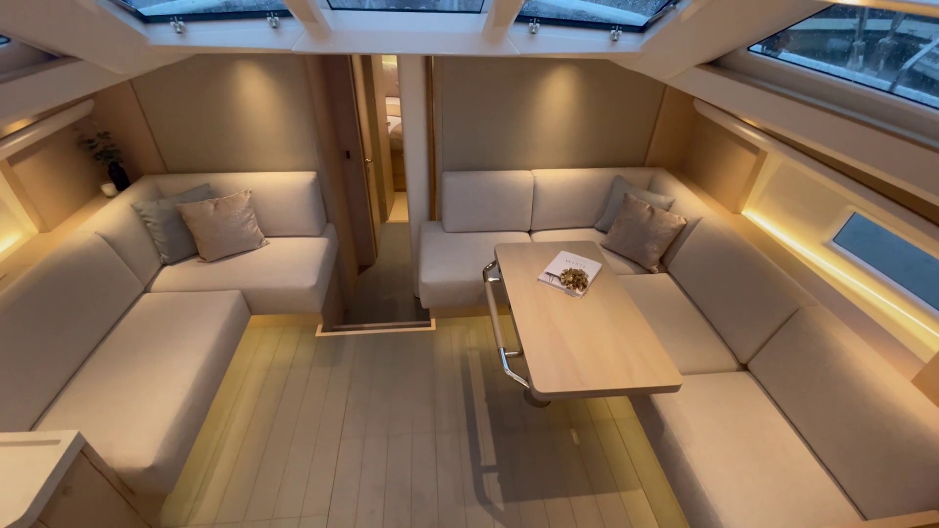 595-09 Interior Film