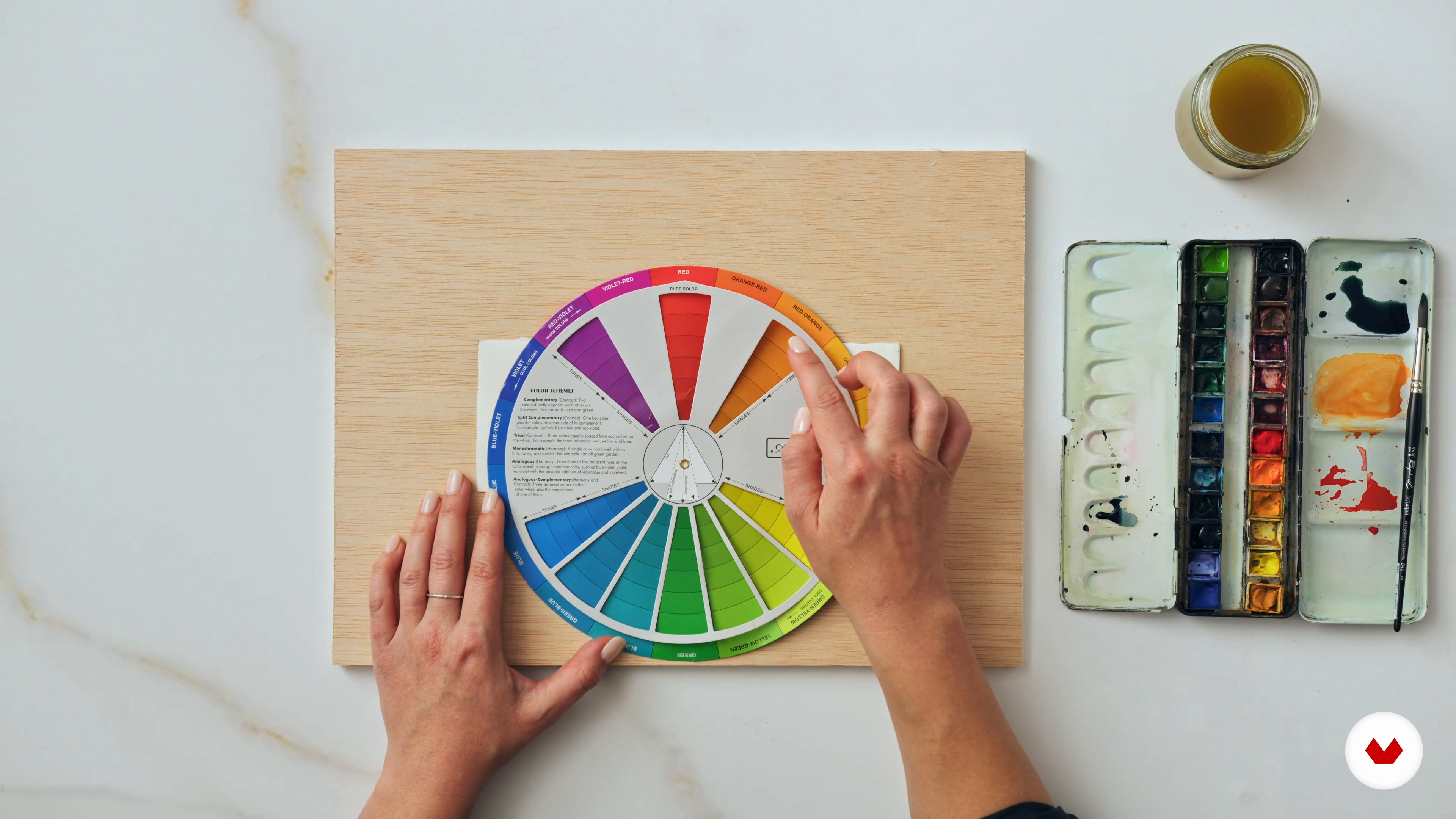 Couleurs locales et celles apportées par la lumière