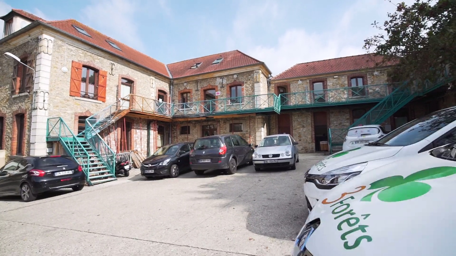 « Avec Reveal, nous atteignons notre objectif d'avoir des chauffeurs qui ont une conduite plus sécurisante, une clientèle satisfaite et une usure des véhicules moindre.»