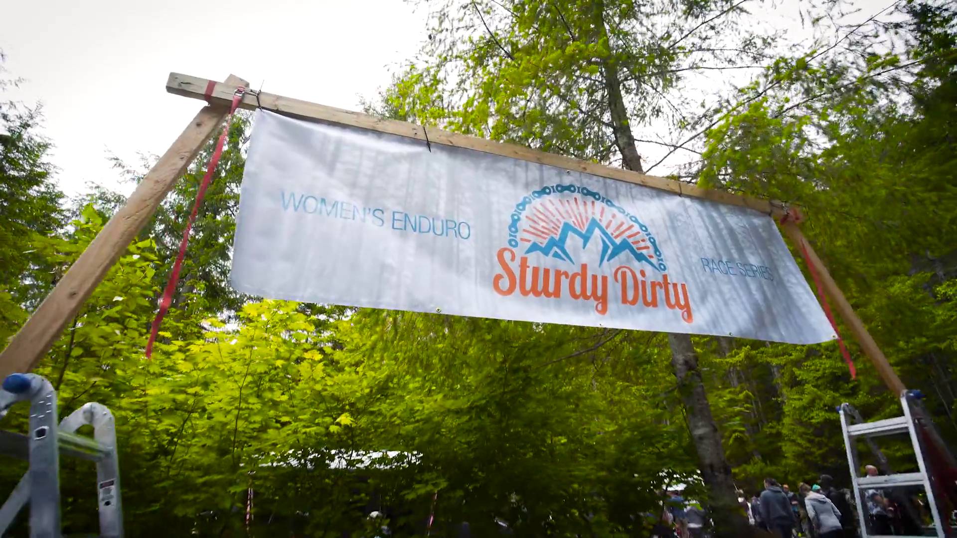 Women Racing Enduro MTB | Liv Cycling 