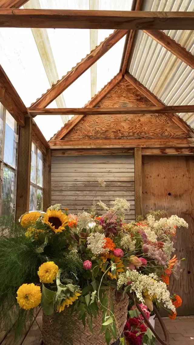 Create a Happy Summertime Basket Flower Arrangement (It's Foam Free!)