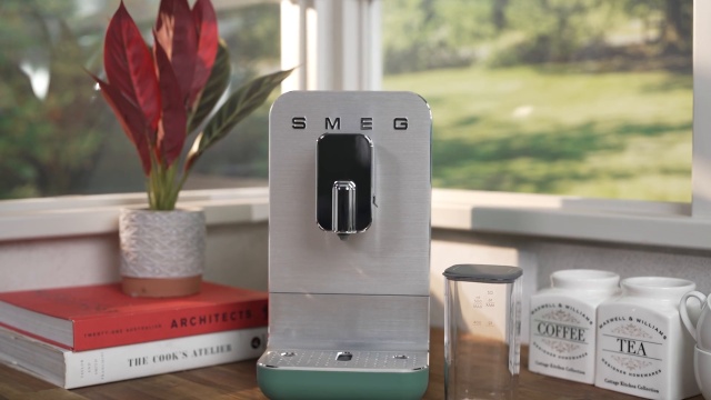 Smeg Automatic Coffee Machine with AutoMilk Emerald Green