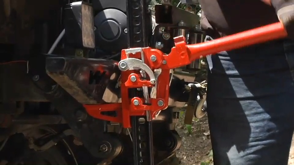 Strongway 3-1/2-Ton Farm Jack - 48in | Tractorseats.com