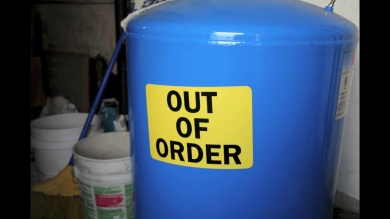 Do Not Operate Without Guards (graphic) Sign