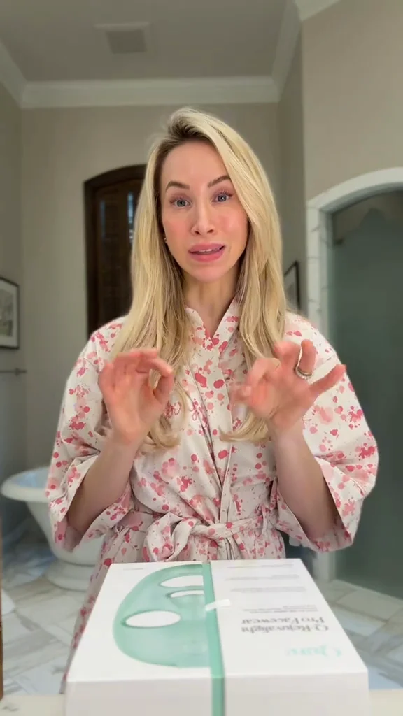 Q-Rejuvalight Pro facewear
