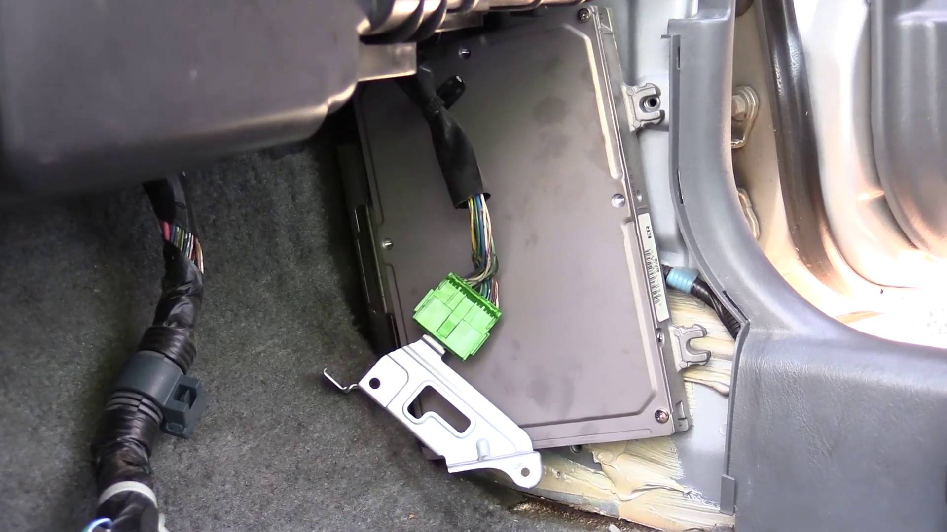 How To Pull a Honda Civic Computer 1996-2000