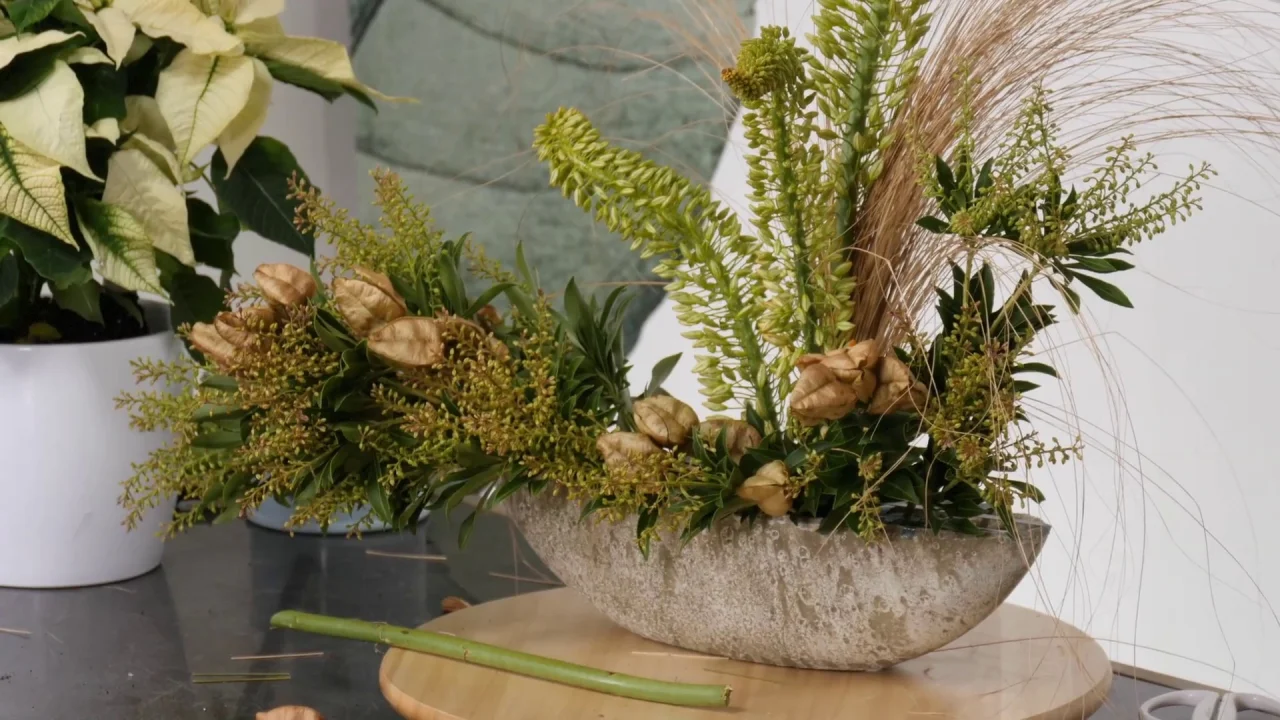 Chicken Wire Mechanics for a Large Vase Arrangement for the Professional  Florist