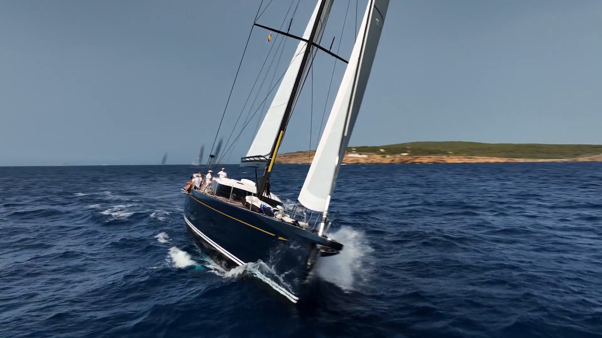 Eddie Jordan tours the new Oyster 885GT