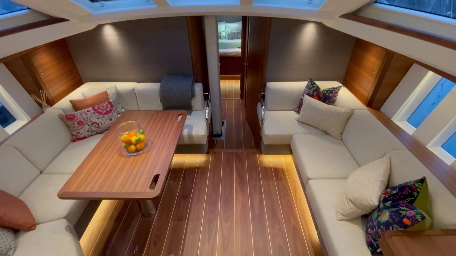 595-09 Interior Film