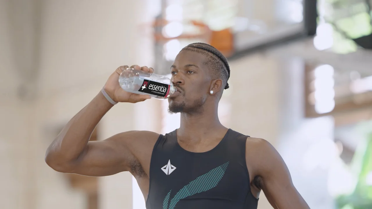 【2024最新】SNSで話題・人気の商品のおすすめアイテム Essentia Water | Overachieving H2O ミネラルウォーター