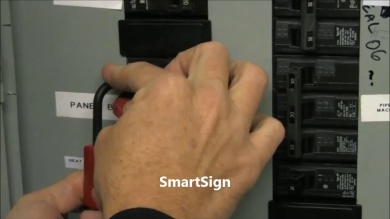 STOPOUT 120/240 Triple Pole Circuit Breaker Lockout
