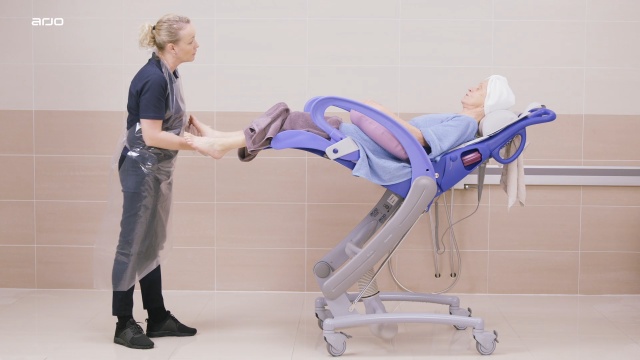 Carendo Mobile hygiene chair for medical use Arjo