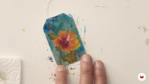 Artist reutiliza sus bolsas de té para hacer pinturas en miniatura