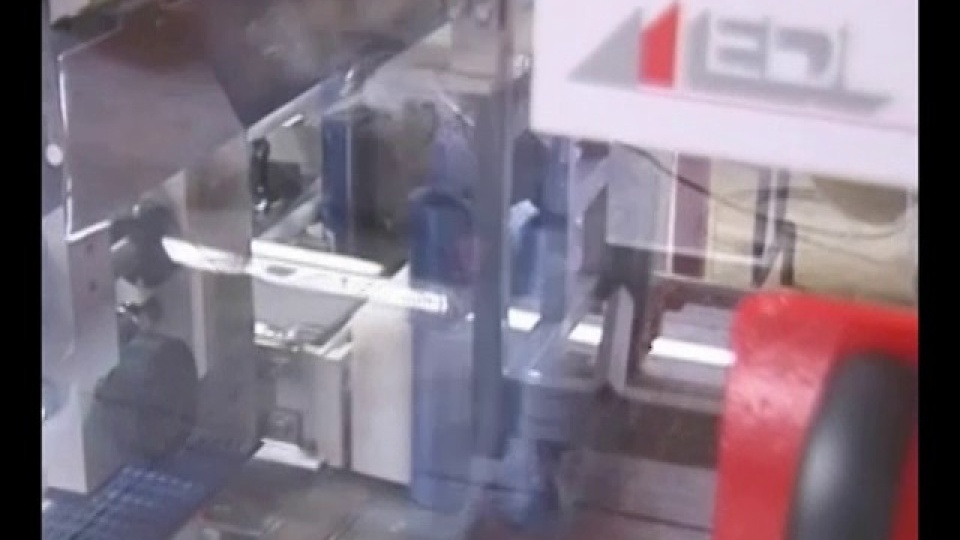 SV198 Side Feed Automatic wrapping bottles of hair spray