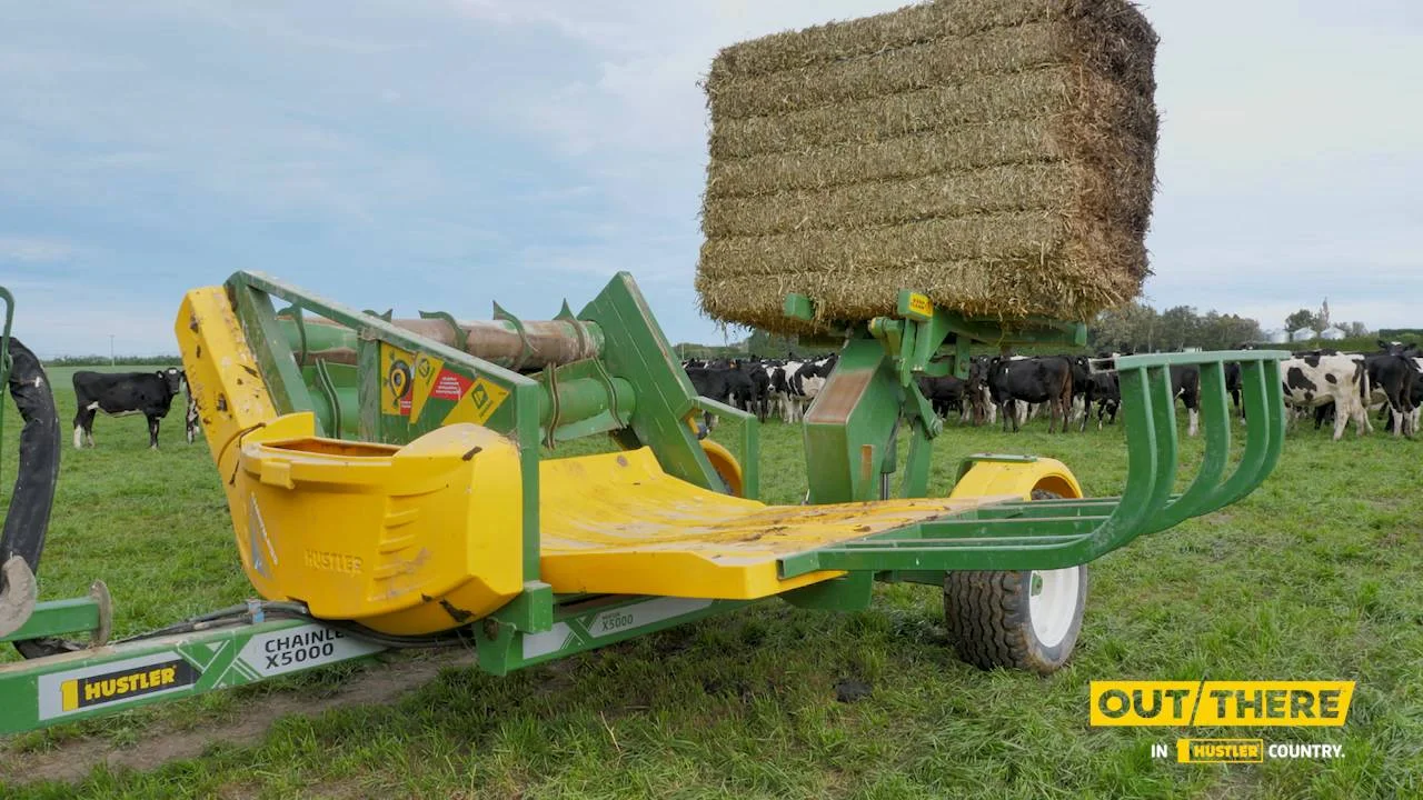 Bill Davey runs 2 Chainless X5000 bale feeders