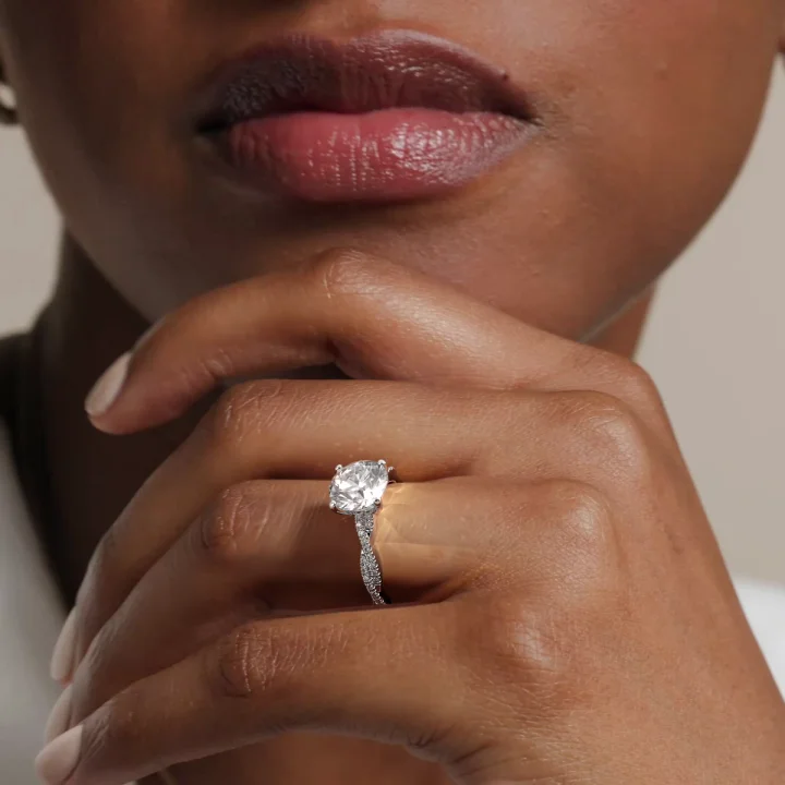 18K White Gold Petite Luxe Twisted Vine Diamond Ring (1/4 ct. tw.)