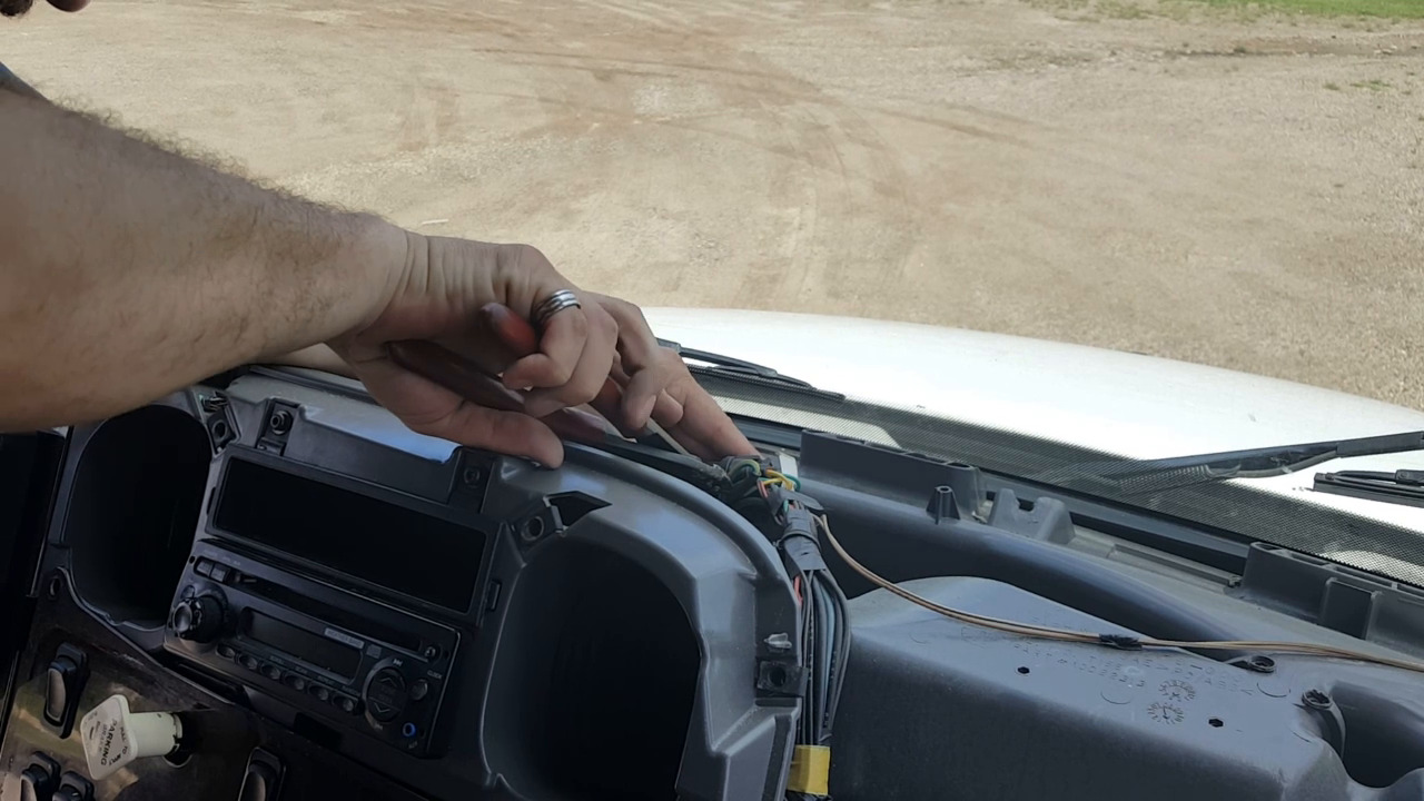 miiiii エネオス 交番 駐車場 信号機×2 陸橋 つながる道路 FMS - Freightliner M2 Pre-2016 - 2-Pin Engine Data Connection