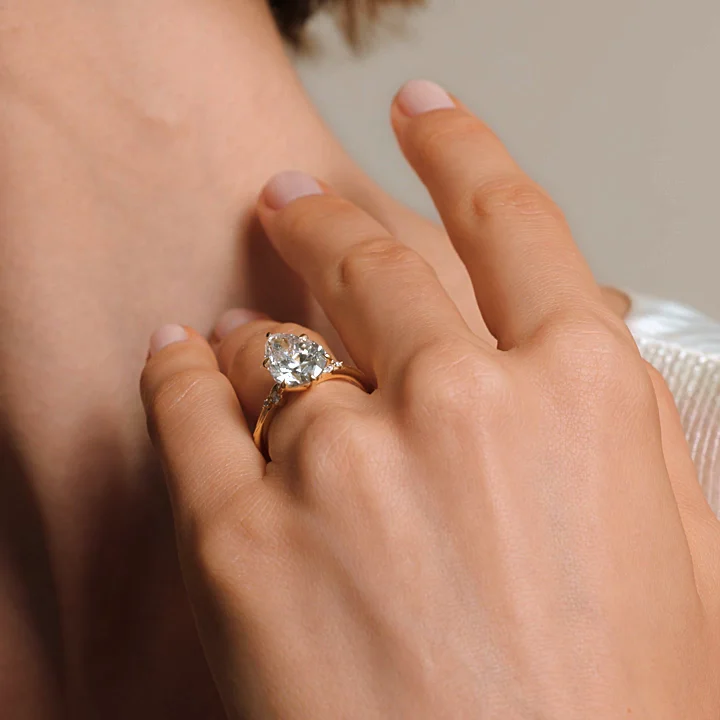 18K White Gold Camellia Milgrain Diamond Ring